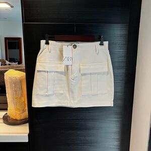 Zara Women's Cream Mini Skirt with Pockets